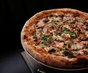 gorgeous pizza from Far Corner