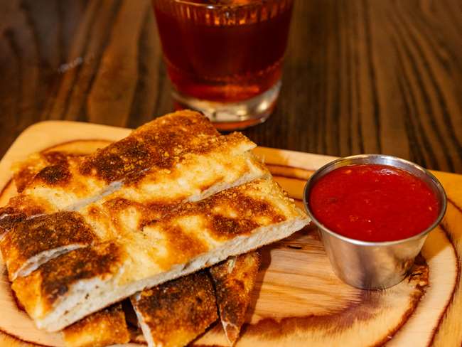 Garlic Parm Breadsticks (6)