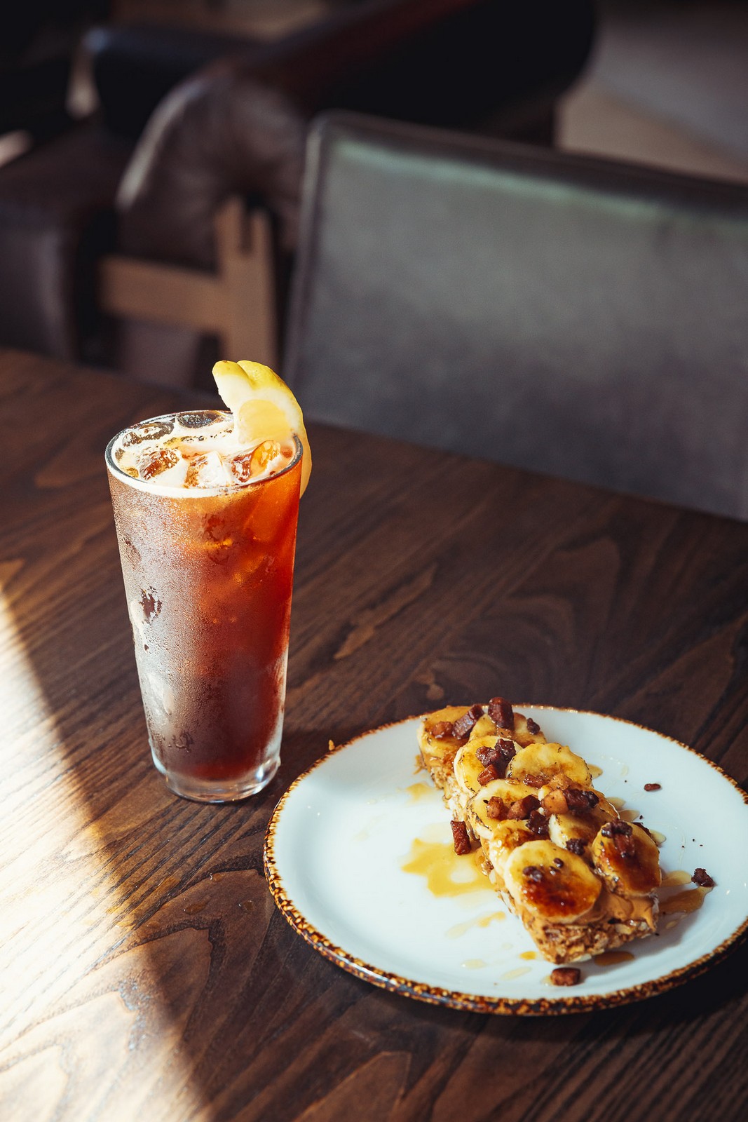 Iced coffee cocktail with the Omelette Pizza - Far Corner
